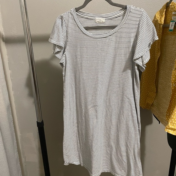 ANTHROPOLOGIE T.LA WOMEN'S WHITE BLACK FLUTTER SLEEVE STRIPED TEE DRESS size M - Picture 4 of 7